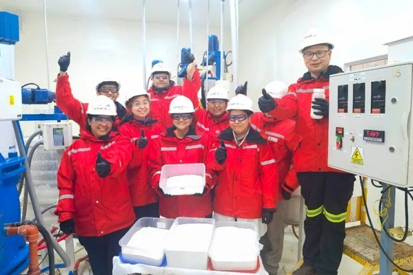 紫金礦業(yè)首個鋰礦項目碳酸鋰中試產(chǎn)品落地 一期預計明年底投產(chǎn)