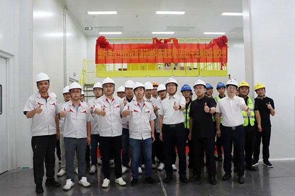 國(guó)內(nèi)首臺(tái)！清研納科高速寬幅固態(tài)干法電極設(shè)備完成交付