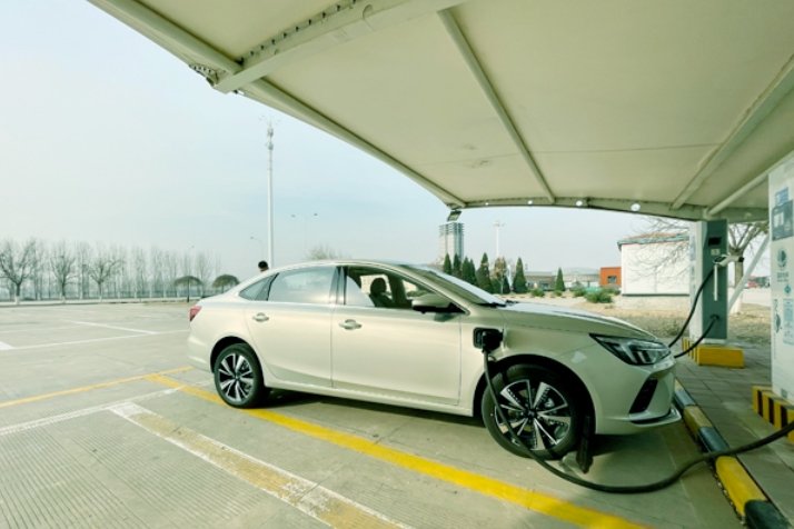 截至9月中國公共充電設(shè)施增至447.6萬個(gè) 換電站保有量4994座