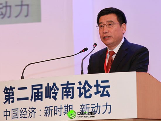 “第二屆嶺南論壇”于2013年3月31日在廣州舉行。上圖為工業(yè)和信息化部部長(zhǎng)、黨組書(shū)記苗圩。(圖片來(lái)源：新浪財(cái)經(jīng) 梁斌 攝)