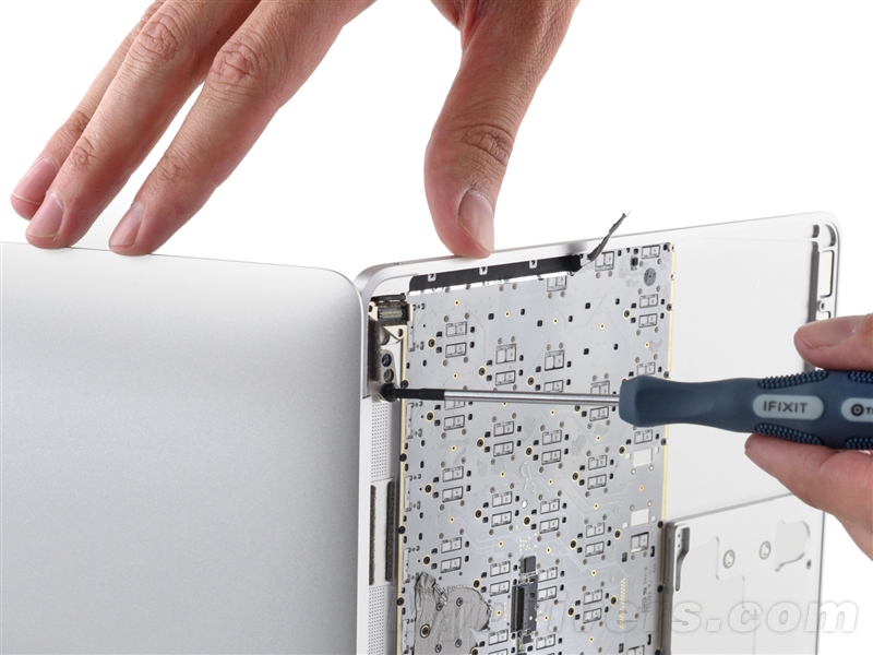 新MacBook完全拆解：蘋果太強大了