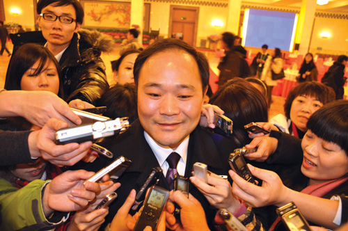 從民營(yíng)草根到跨國(guó)大亨 李書福的瘋狂馬拉松