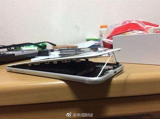 重演Note7悲劇？央視圖文呈現又一iPhone 8電池爆裂