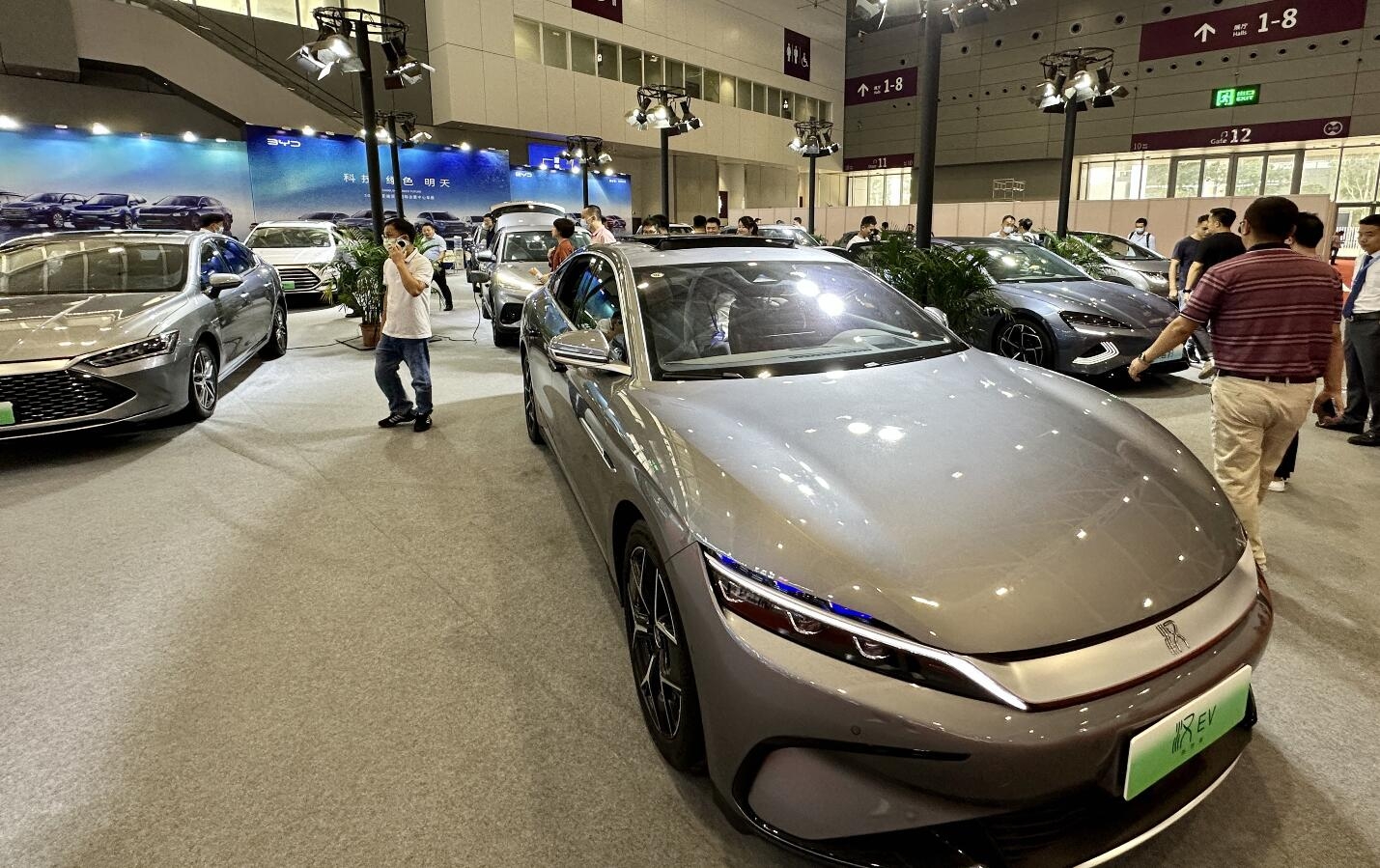 2022年全球電動汽車規(guī)模突破1100萬輛 中國市場前三名：比亞迪、上汽和特斯拉