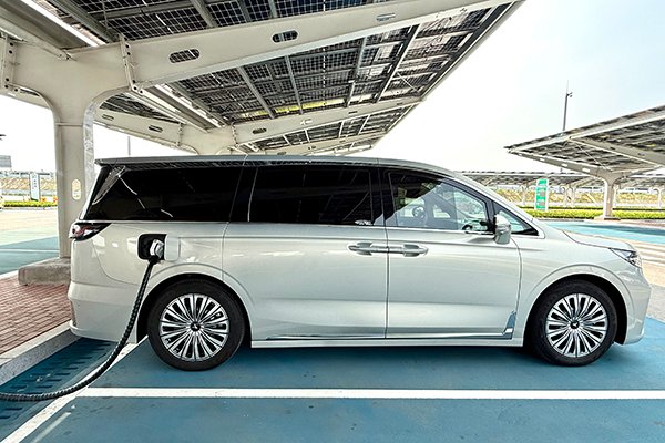 今年前5月我國新能源乘用車批發銷量達520萬輛 出口78.9萬輛