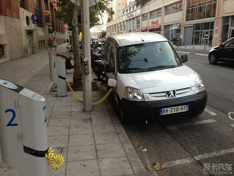 法國議會(huì)通過關(guān)于建立電動(dòng)汽車充電站法案