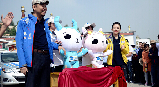 潘曉婷為環(huán)青海湖電動(dòng)車挑戰(zhàn)賽揭曉吉祥物