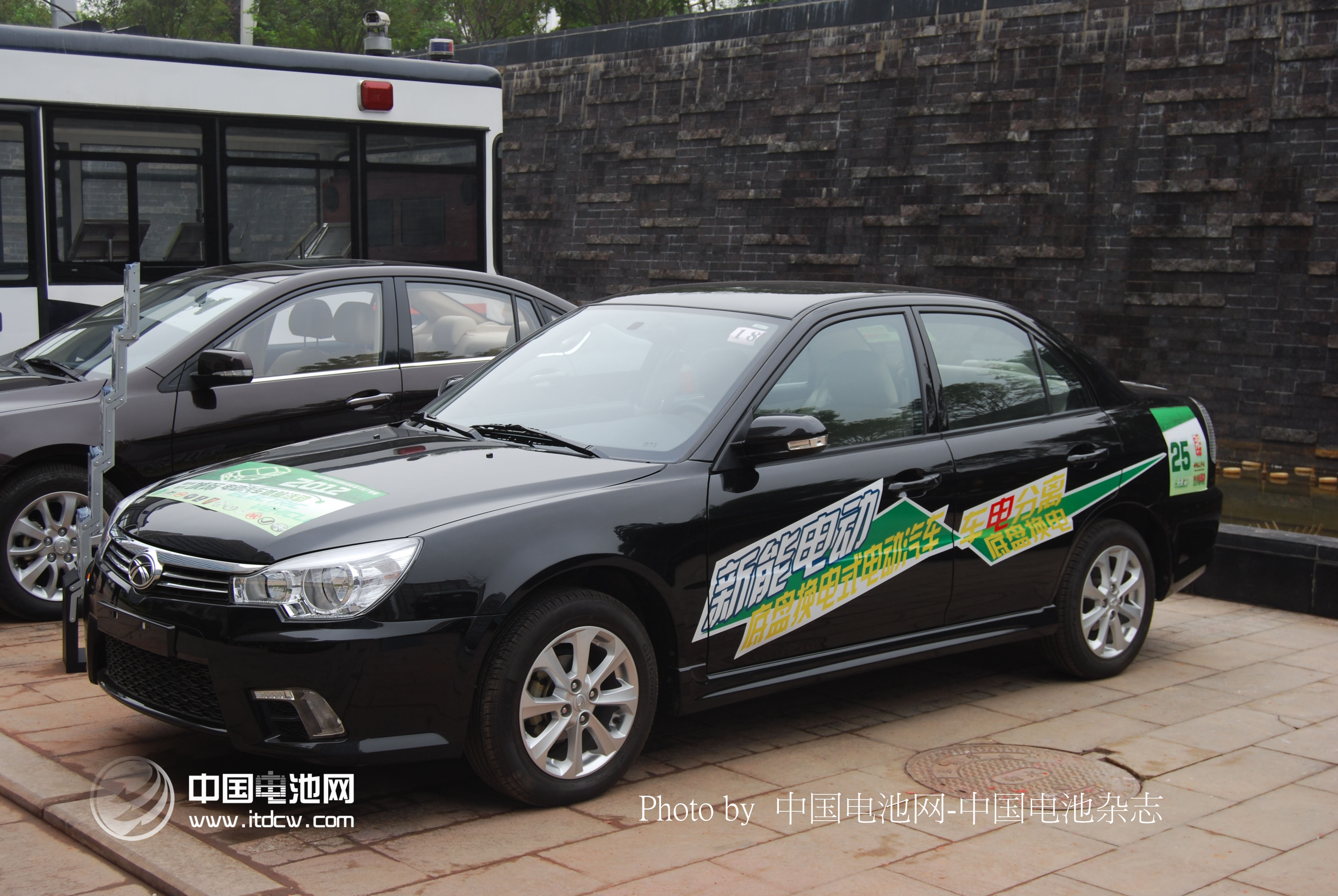 新能源汽車行業暖風頻吹 鋰電業整合暗流涌動