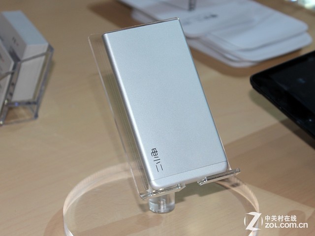 解決蘋果iPhone6續(xù)航短板 電小二鋒6移動電源預(yù)售 解決蘋果iPhone6續(xù)航短板 電小二鋒6移動電源預(yù)售
