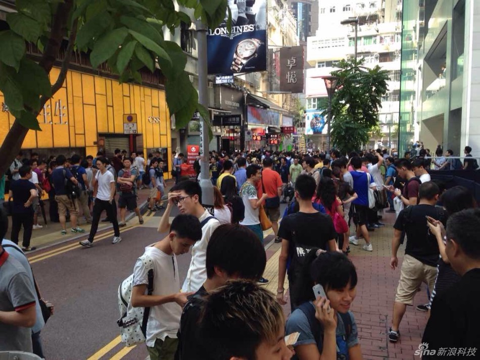 蘋果iPhone 6香港發(fā)布當日:黃牛猖獗加價收貨 蘋果iPhone 6香港發(fā)布當日:黃牛猖獗加價收貨