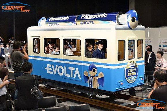 松下試驗(yàn)干電池驅(qū)動(dòng)1噸重紙板電車