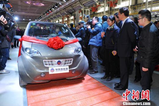 首輛碳纖維新能源電動汽車在江蘇鹽城下線?！⊥鮼喼蕖z
