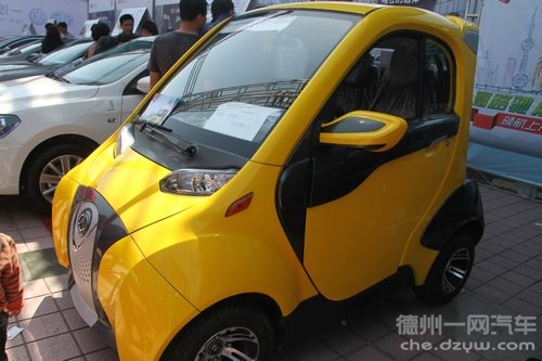 小型電動(dòng)車(chē)：開(kāi)的人說(shuō)挺爽，想買(mǎi)的人在猶豫