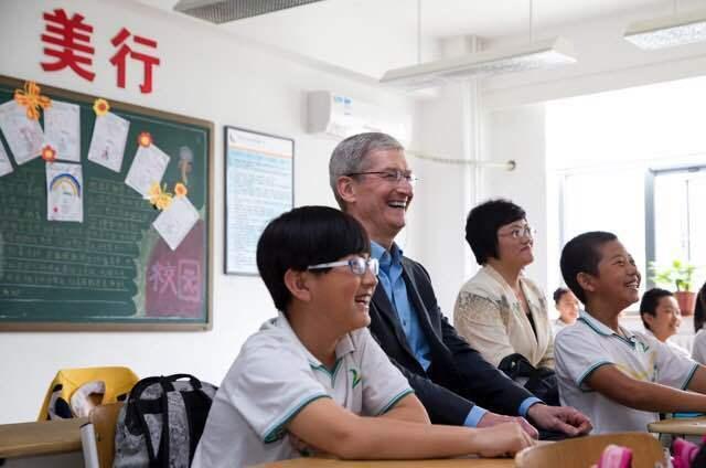 蘋果CEO庫克密會中電信高管 涉及新iPhone引入