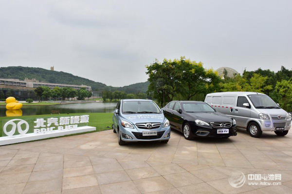 新能源電動車?yán)迷佻F(xiàn)  實力微型電動車企業(yè)見到曙光