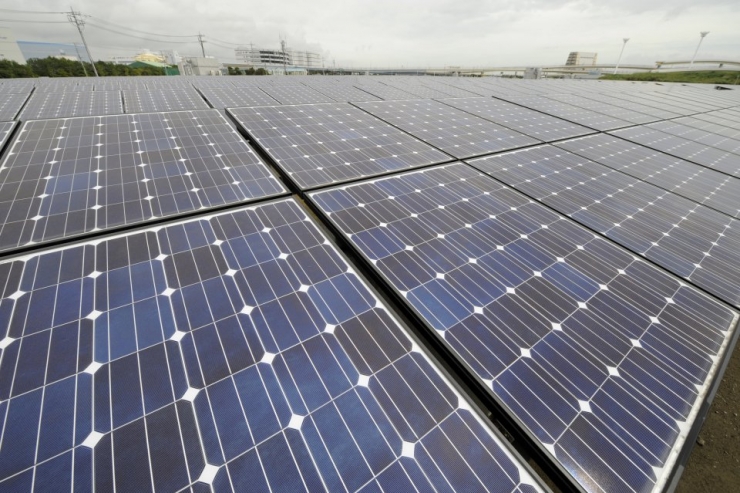 紅石兵工廠研發新型太陽能電池板 造價低體型小