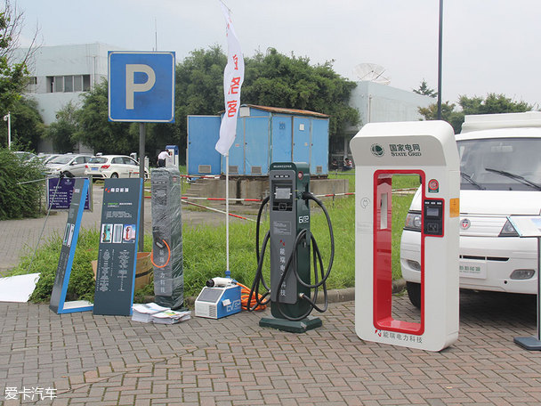廣州將大規(guī)模安裝充電樁 推廣萬(wàn)臺(tái)新能源汽車 廣州將大規(guī)模安裝充電樁 推廣萬(wàn)臺(tái)新能源汽車