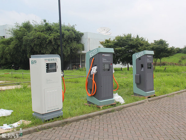 廣州將大規(guī)模安裝充電樁 推廣萬(wàn)臺(tái)新能源汽車 廣州將大規(guī)模安裝充電樁 推廣萬(wàn)臺(tái)新能源汽車