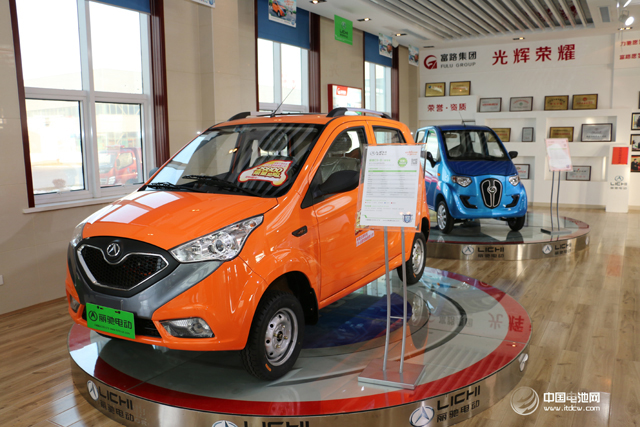 新能源汽車產(chǎn)銷大增 眾企業(yè)“押注”電動車零部件
