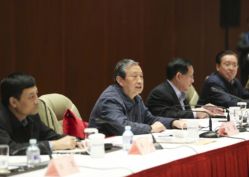 中共中央政治局委員、國務(wù)院副總理馬凱 中共中央政治局委員、國務(wù)院副總理馬凱