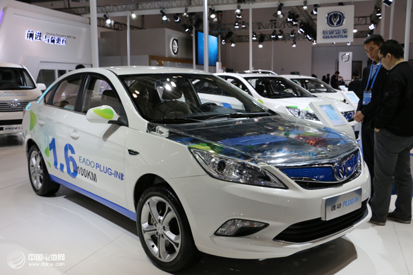 產(chǎn)業(yè)發(fā)展路線圖確定 2025年新能源汽車(chē)銷(xiāo)量將占20% 產(chǎn)業(yè)發(fā)展路線圖確定 2025年新能源汽車(chē)銷(xiāo)量將占20%