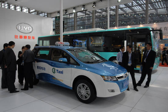 太原啟動出租車更換為比亞迪純電動汽車工作