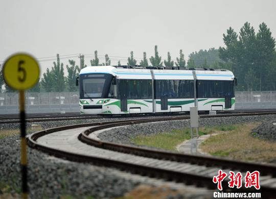 世界首列氫燃料混合動(dòng)力有軌電車(chē)亮相河北唐山（圖）