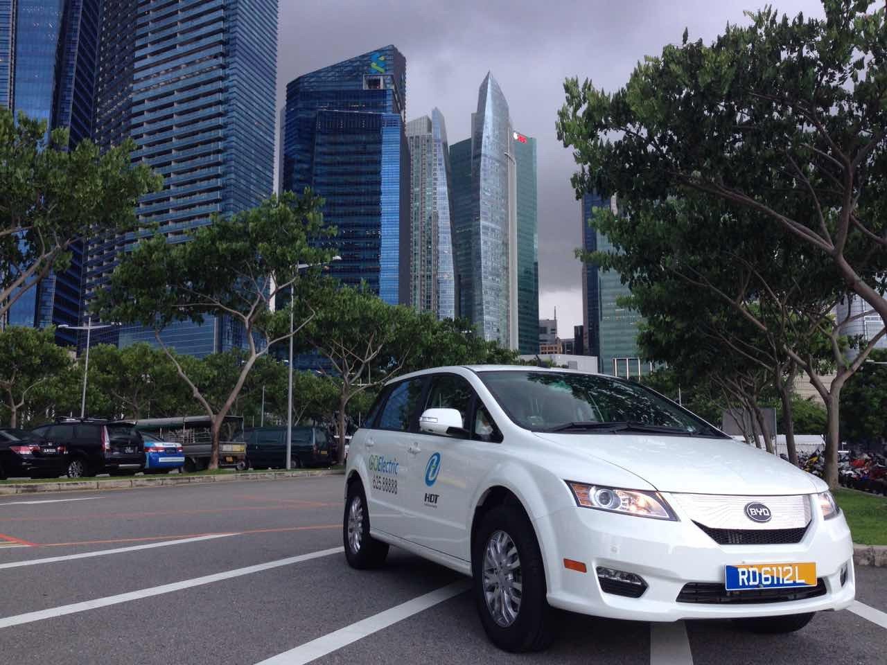 新加坡街頭的比亞迪e6純電動(dòng)車