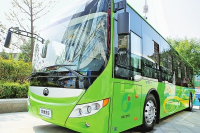 參加會(huì)展的宇通電動(dòng)客車(chē)。記者聶冬晗攝 參加會(huì)展的宇通電動(dòng)客車(chē)。記者聶冬晗攝