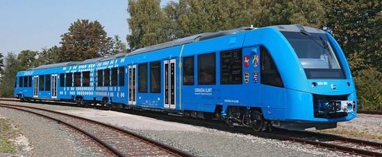 全球首輛電池火車明年開跑 將替代柴油機車