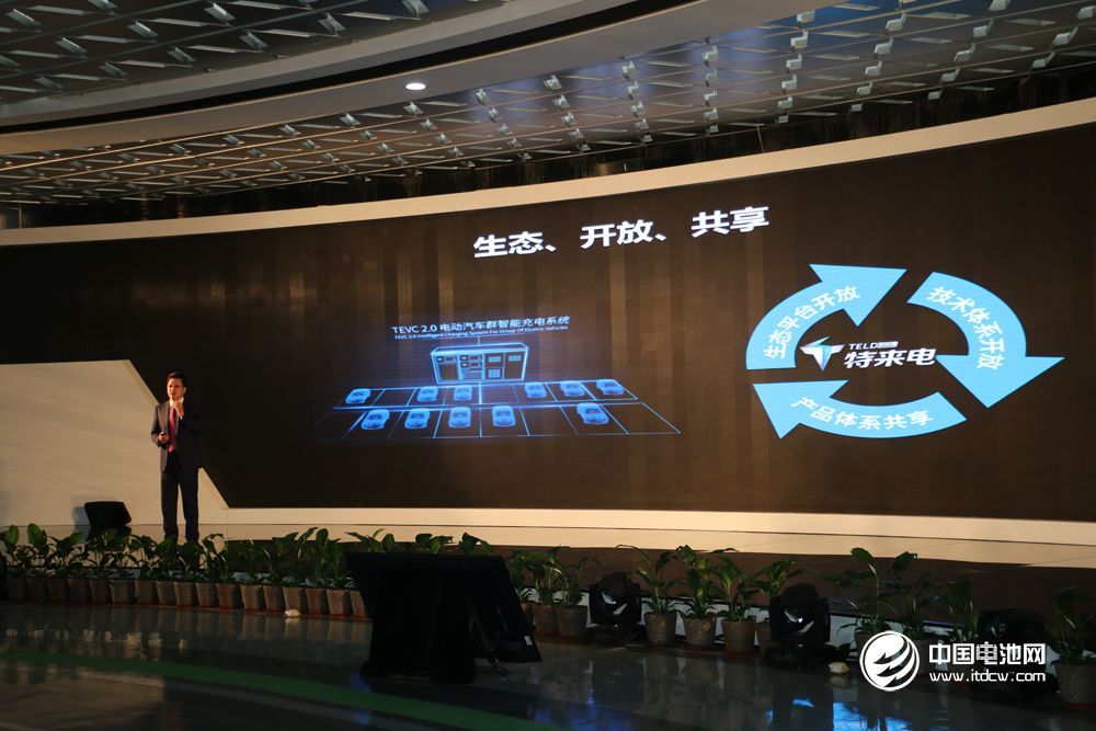 “充電網(wǎng)、車聯(lián)網(wǎng)、互聯(lián)網(wǎng)”生態(tài)、開(kāi)放、共享云平臺(tái)3.0暨大數(shù)據(jù)發(fā)布會(huì)現(xiàn)場(chǎng) “充電網(wǎng)、車聯(lián)網(wǎng)、互聯(lián)網(wǎng)”生態(tài)、開(kāi)放、共享云平臺(tái)3.0暨大數(shù)據(jù)發(fā)布會(huì)現(xiàn)場(chǎng)