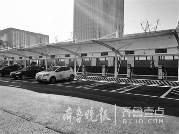 濟(jì)南龍奧大廈電動(dòng)車分時(shí)租賃點(diǎn)，已租出不少車