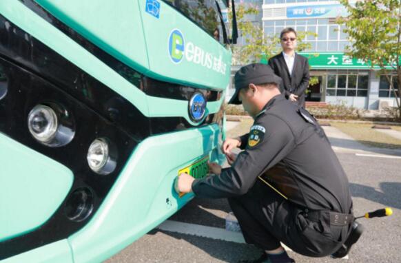 深圳試點新能源車專屬車牌 全國首批號牌“花落”比亞迪