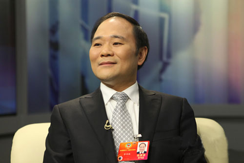 政協(xié)第十二屆全國委員、浙江吉利控股集團董事長李書福 政協(xié)第十二屆全國委員、浙江吉利控股集團董事長李書福