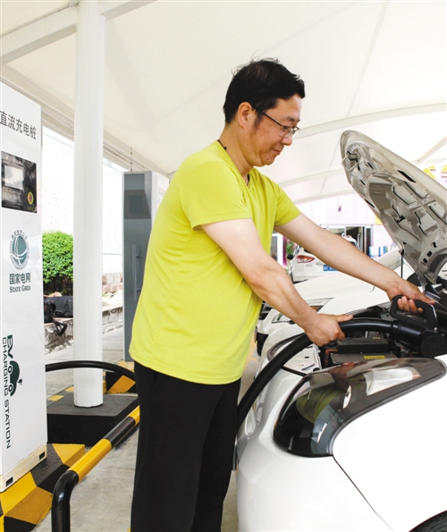 新能源汽車引關注 電樁電池商業(yè)模式一個都不能少