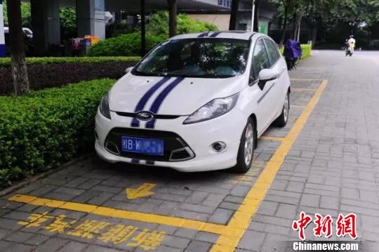 廣西柳州劃新能源汽車車位供免費(fèi)停放 其它車占用被罰