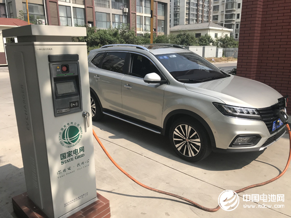 上汽榮威ERX5純電動(dòng)SUV在國家電網(wǎng)快充樁充電