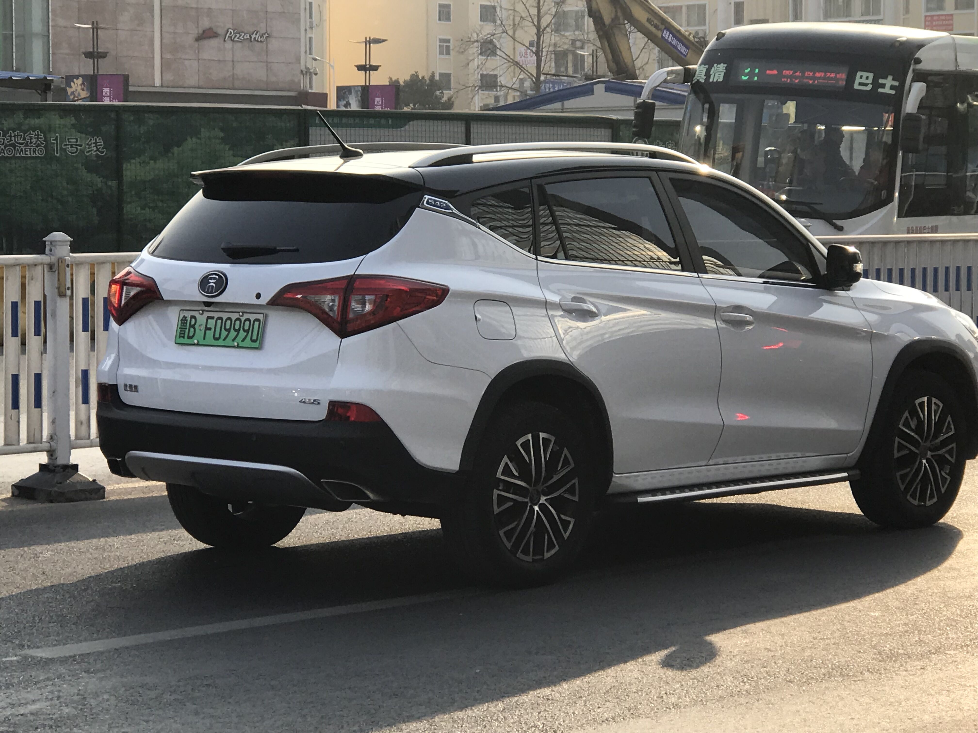 而今青島街頭新能源車逐漸多了起來 而今青島街頭新能源車逐漸多了起來