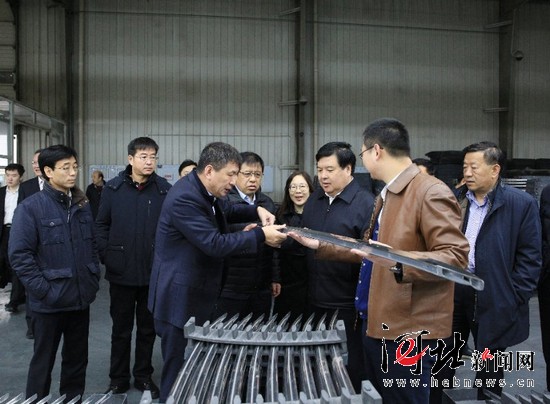 雙方代表參觀北京威卡威汽車零部件股份有限公司生產車間 雙方代表參觀北京威卡威汽車零部件股份有限公司生產車間