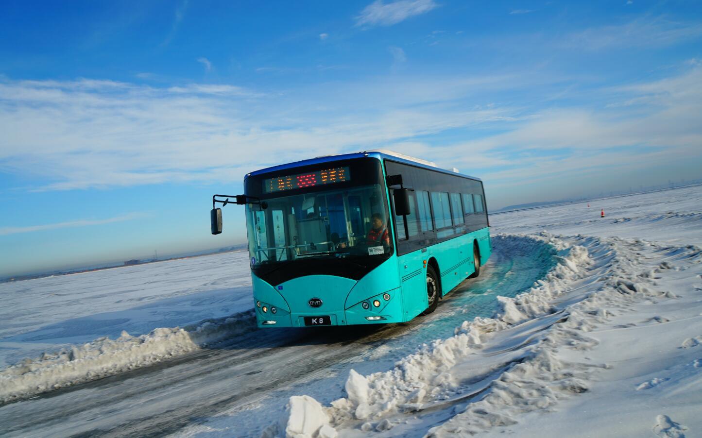 首開(kāi)極限測(cè)試先河！比亞迪K8純電動(dòng)客車(chē)“三高”挑戰(zhàn)圓滿成功