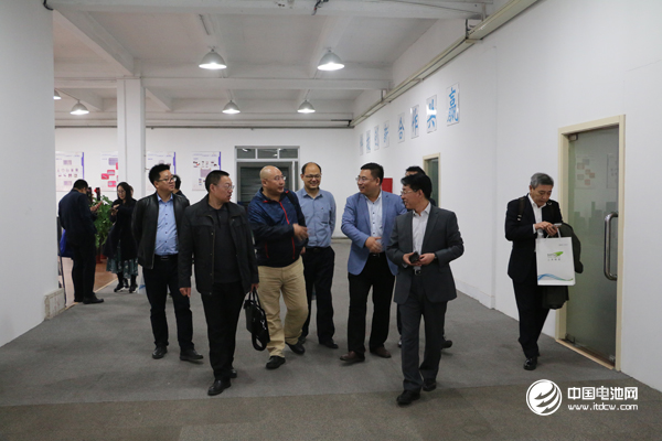中國鋰電新能源產業鏈調研團一行參觀錦美碳材產品展廳