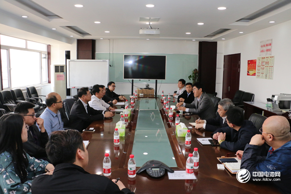 中國鋰電新能源產業鏈調研團一行與金牛電源相關領導交流、座談 中國鋰電新能源產業鏈調研團一行與金牛電源相關領導交流、座談