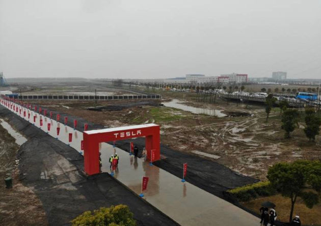 馬斯克現身特斯拉上海工廠開工儀式 馬斯克現身特斯拉上海工廠開工儀式