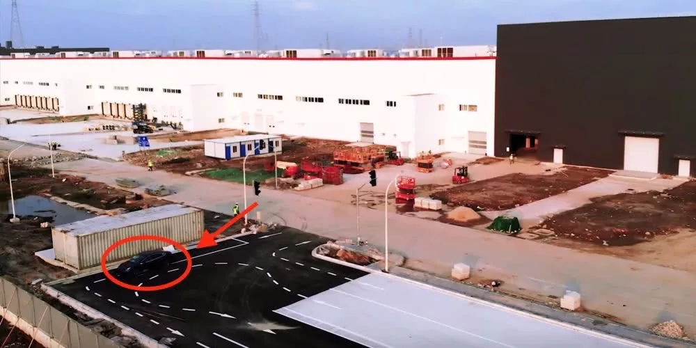 Model 3現身特斯拉上海工廠測試跑道 或下周投產
