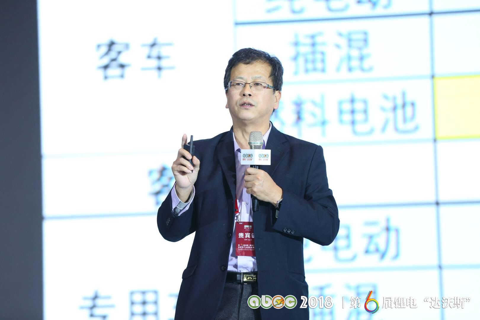 全國(guó)乘用車市場(chǎng)信息聯(lián)席會(huì)秘書長(zhǎng)崔東樹