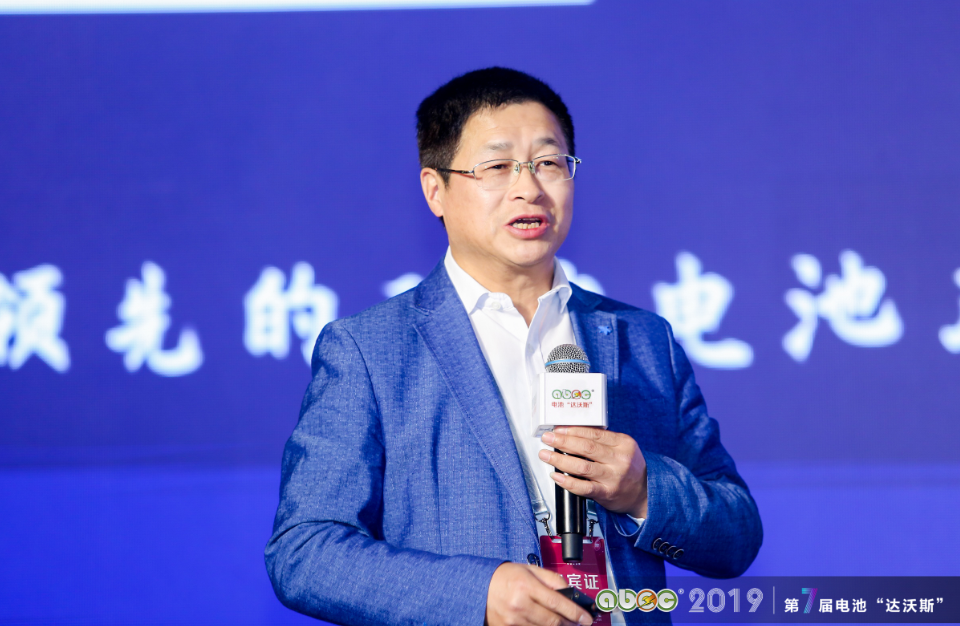 中國科學院上海硅酸鹽研究所能源材料研究中心主任、研究員溫兆銀