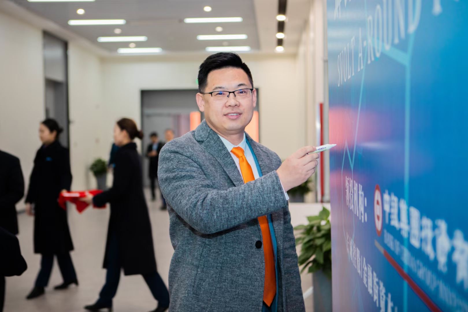 蜂巢能源完成35億元A輪融資簽約 中銀投及國(guó)投招商聯(lián)合領(lǐng)投 蜂巢能源完成35億元A輪融資簽約 中銀投及國(guó)投招商聯(lián)合領(lǐng)投