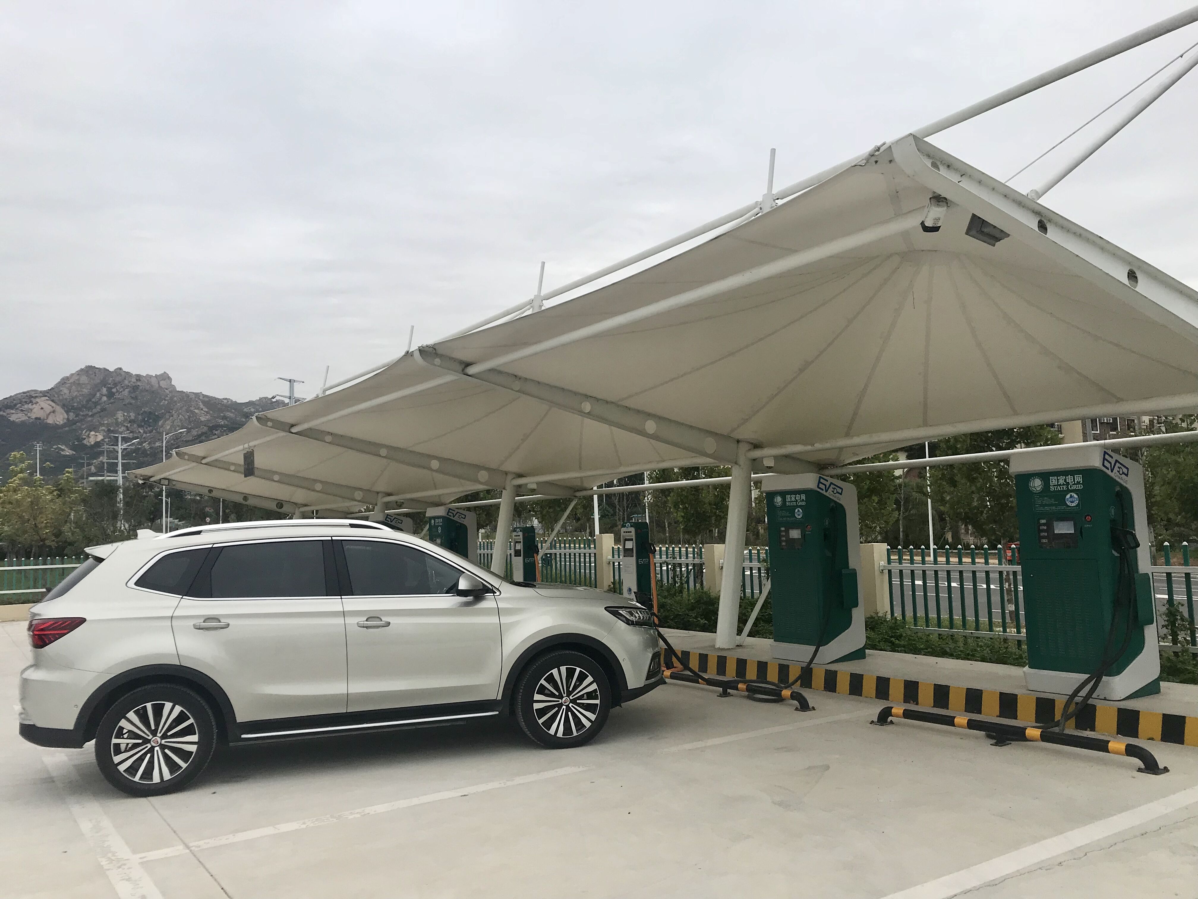 榮威ERX5在國網充電樁充電