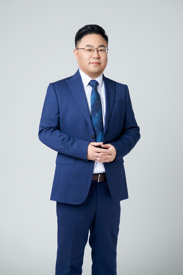 天津金牛電源材料有限責任公司 總經(jīng)理 劉鈞