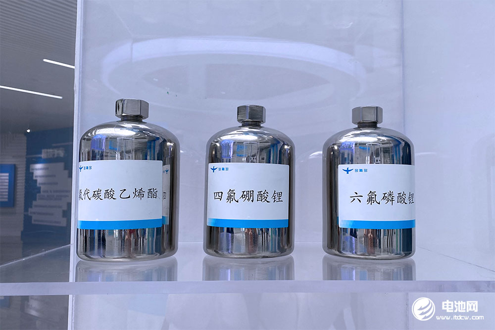 終端需求僅小幅恢復(fù) 六氟磷酸鋰價格短期暫穩(wěn)